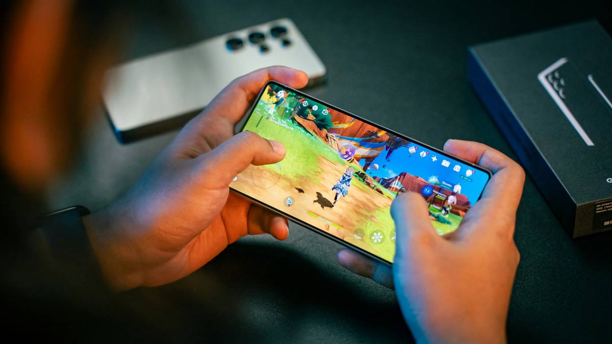 A hand holding a smartphone showing the Subway Surfers main menu with 'subway surfers play offline' displayed on screen, no network bars visible